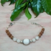 Picture of Weißes Achat- & Rudraksha-Perlenarmband für alle Chakren